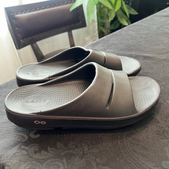 Oofos black sandals unisex men 7 women 9 - Picture 1 of 8